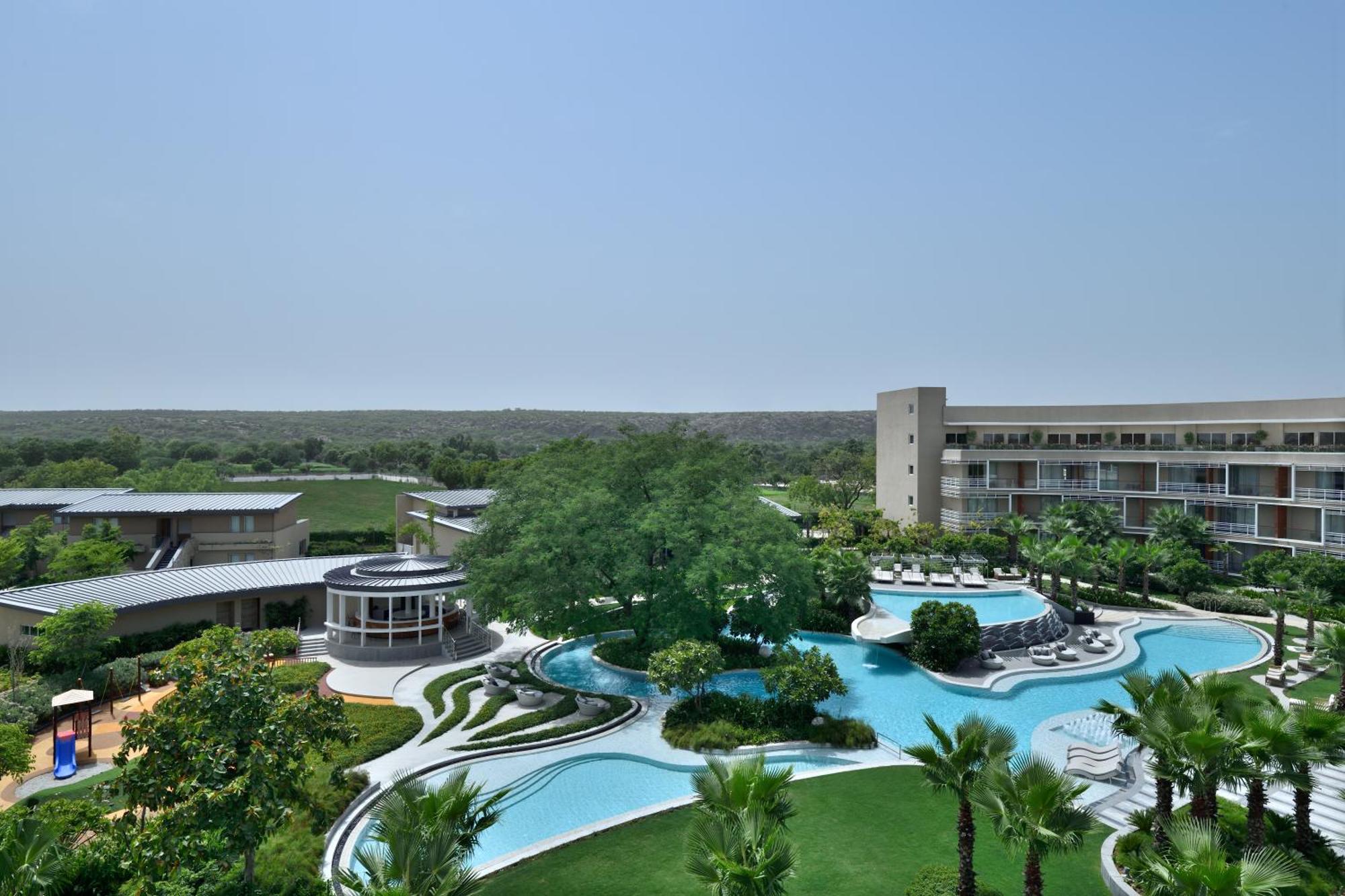 Resort Courtyard By Marriott Aravali 5*