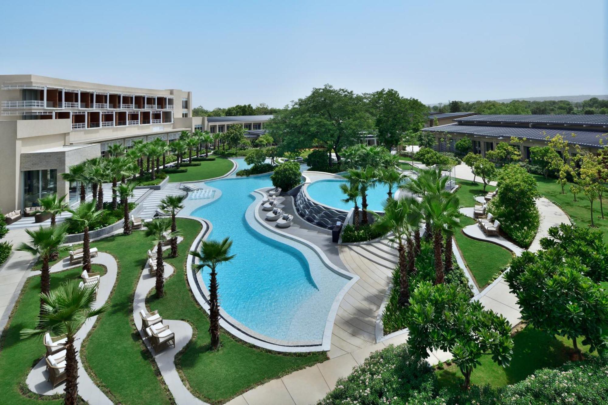 Courtyard By Marriott Aravali 5* Faridabad